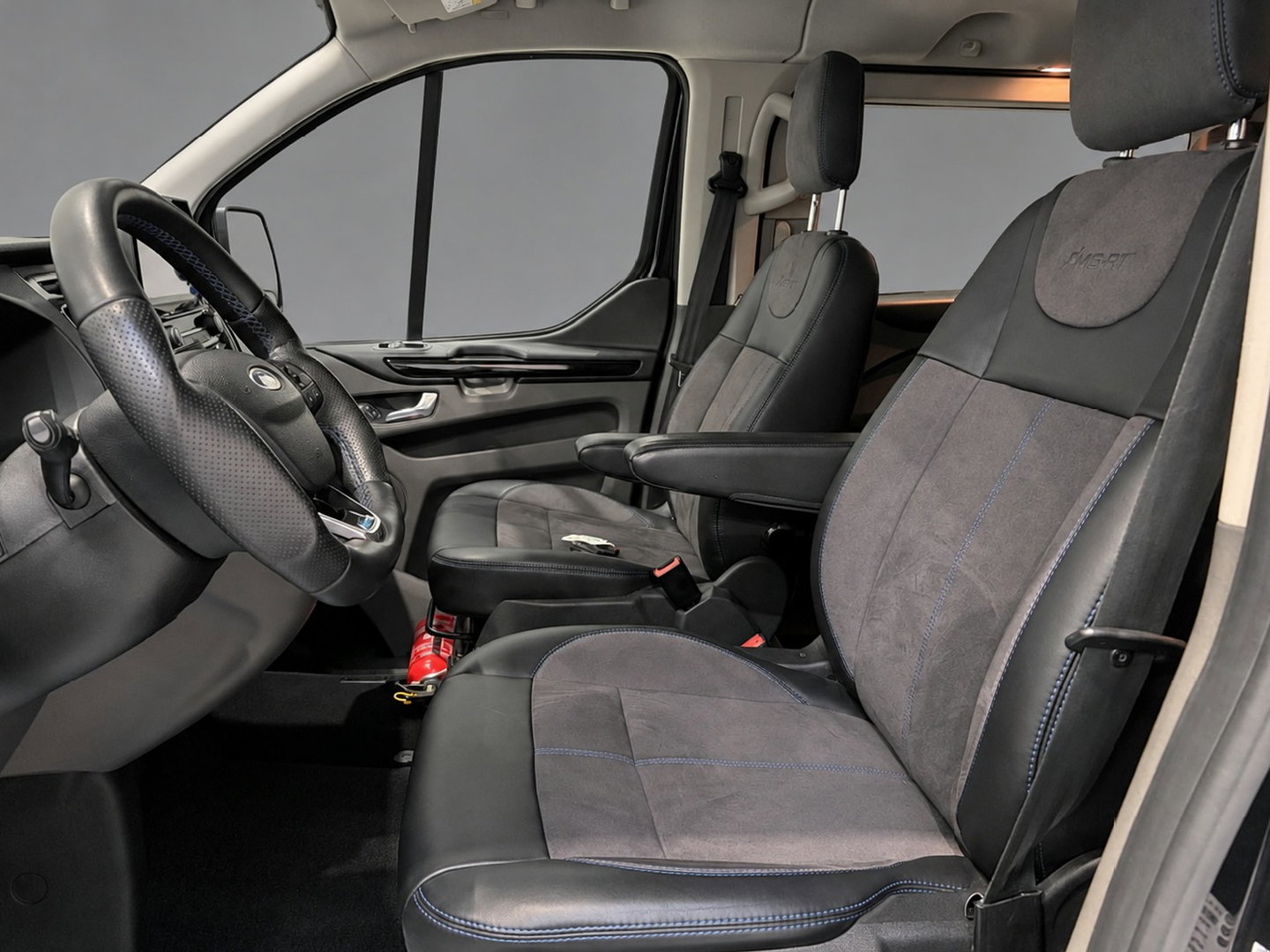 Ford Transit Custom 320 2.0 TDCI L1H1 DC MS-RT Black Edition Adaptieve Cruise, Camera, Carplay, 170pk, 2 x Schuifdeur, Automaat, LED, Stoelverwarming, Leder, Uniek!