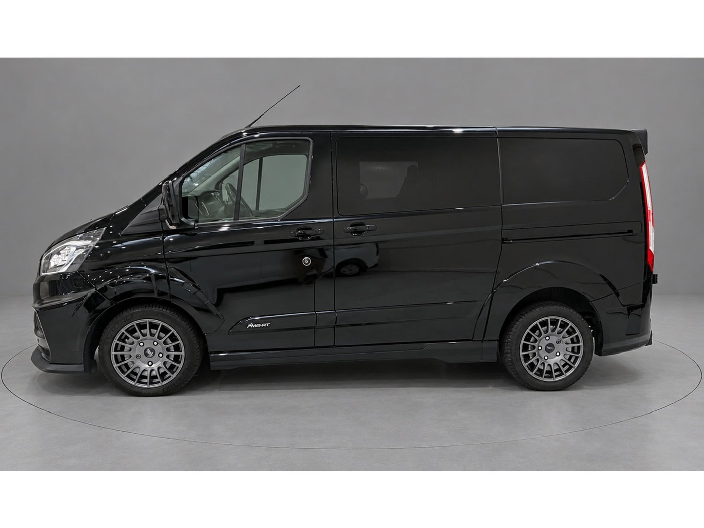 Ford Transit Custom 320 2.0 TDCI L1H1 DC MS-RT Black Edition Adaptieve Cruise, Camera, Carplay, 170pk, 2 x Schuifdeur, Automaat, LED, Stoelverwarming, Leder, Uniek!