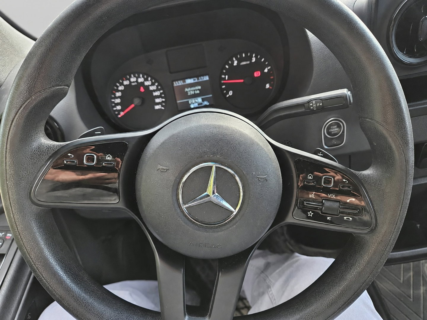 Mercedes-Benz Sprinter 314 2.2 CDI L2H2 RWD Black Edition Camera, Carplay, Sensoren, 143pk, Automaat, Trekhaak, 7'' Mbux, Uniek!