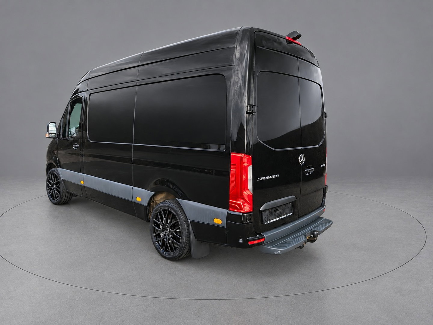 Mercedes-Benz Sprinter 314 2.2 CDI L2H2 RWD Black Edition Camera, Carplay, Sensoren, 143pk, Automaat, Trekhaak, 7'' Mbux, Uniek!