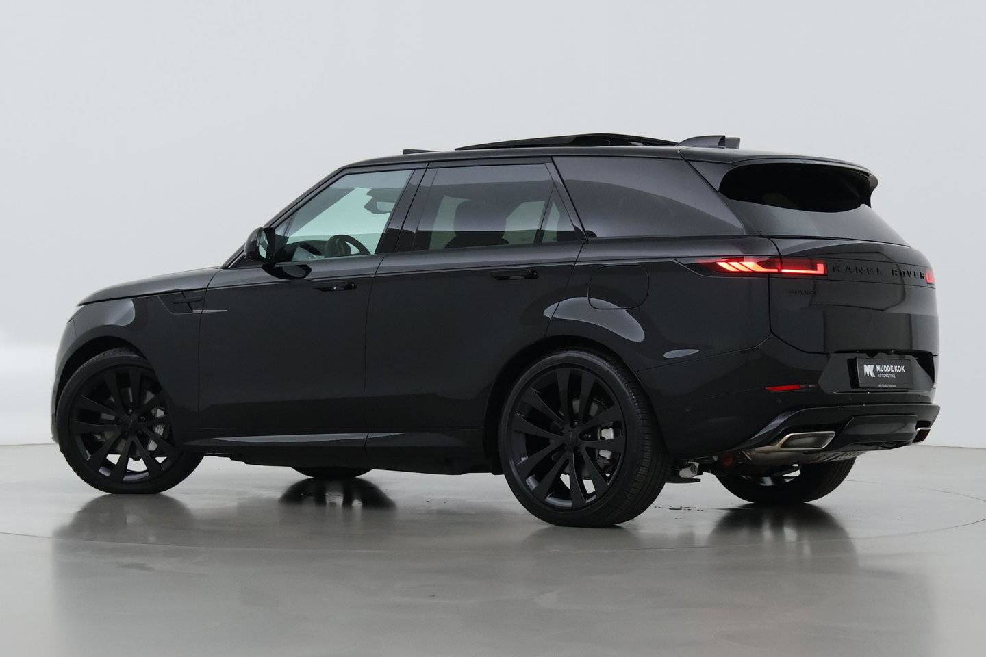 Land Rover Range Rover Sport P460e Dynamic HSE | 23 Inch | Meridian 3D Surround | ClearSight | Koelbox | Trekhaak | Massage+Ventilatie