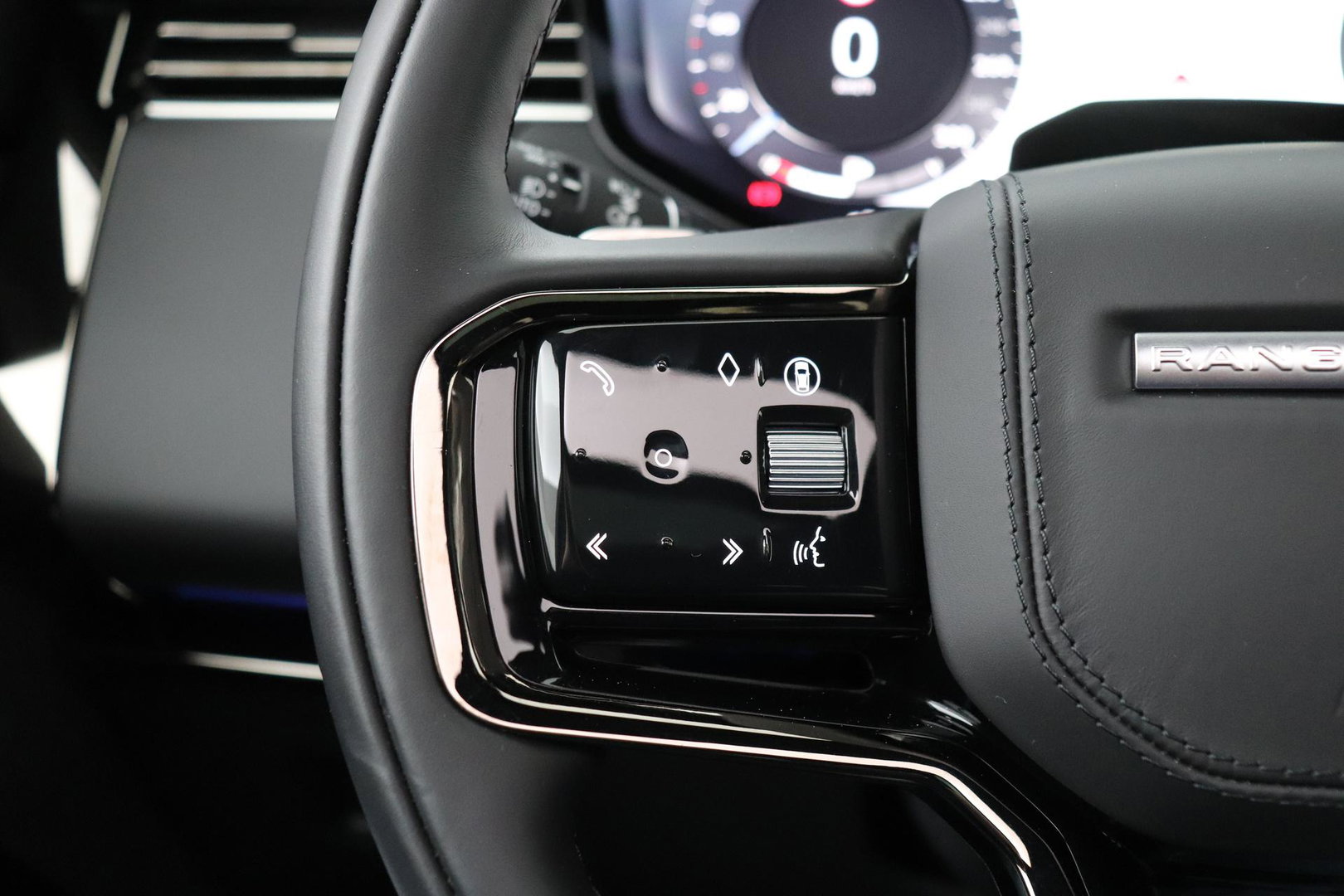 Land Rover Range Rover Sport P460e Dynamic HSE | 23 Inch | Meridian 3D Surround | ClearSight | Koelbox | Trekhaak | Massage+Ventilatie