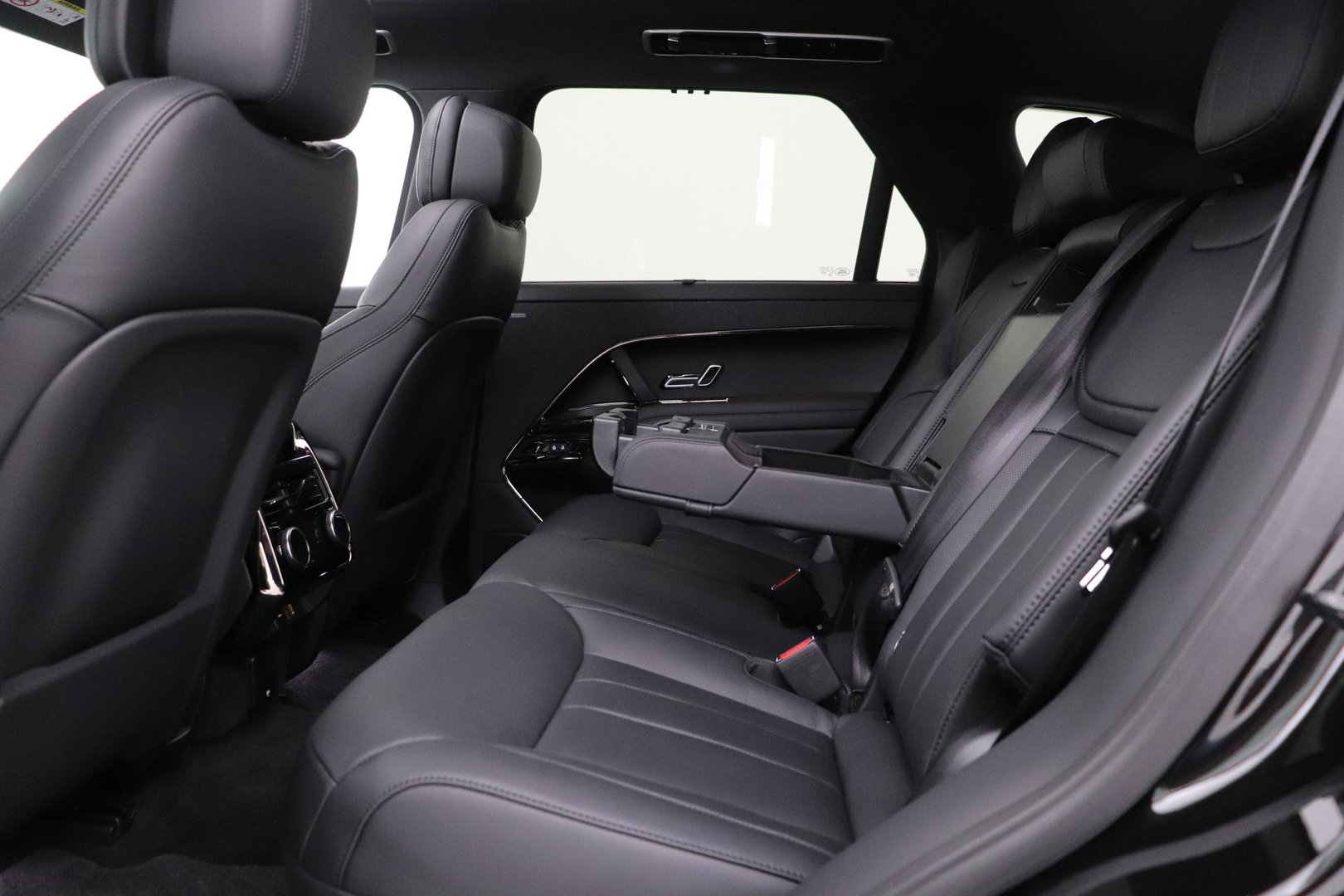 Land Rover Range Rover Sport P460e Dynamic HSE | 23 Inch | Meridian 3D Surround | ClearSight | Koelbox | Trekhaak | Massage+Ventilatie