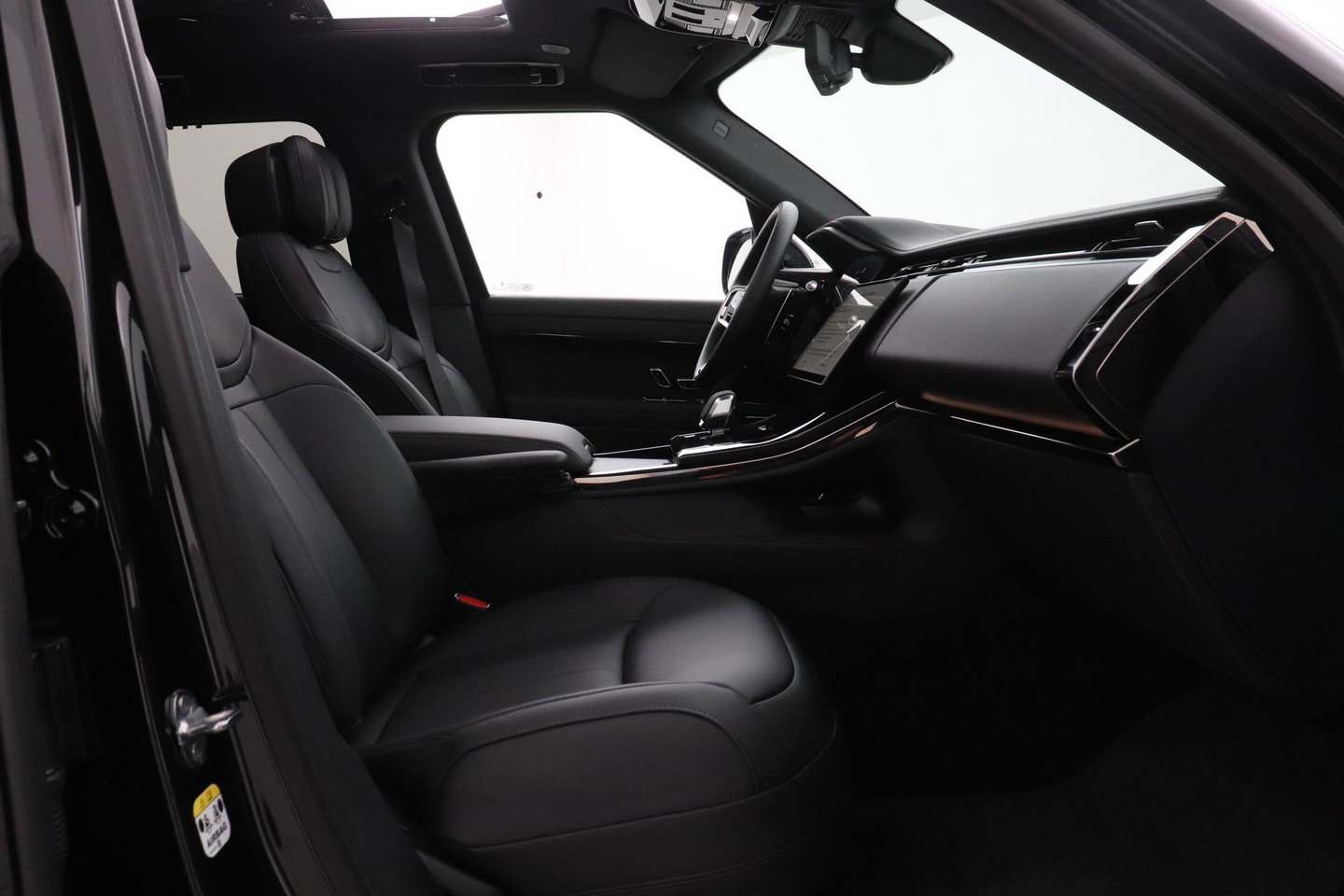Land Rover Range Rover Sport P460e Dynamic HSE | 23 Inch | Meridian 3D Surround | ClearSight | Koelbox | Trekhaak | Massage+Ventilatie