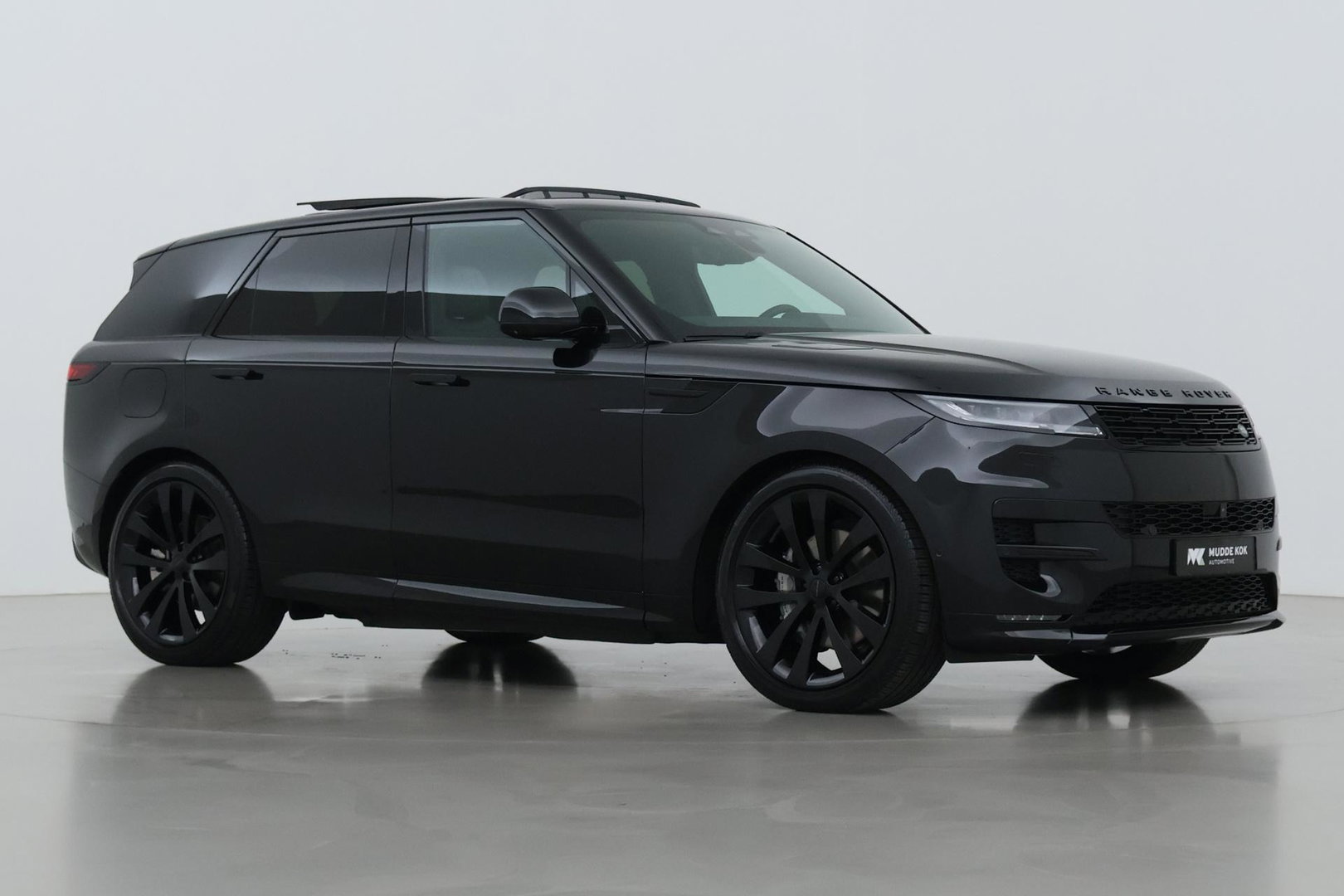 Land Rover Range Rover Sport P460e Dynamic HSE | 23 Inch | Meridian 3D Surround | ClearSight | Koelbox | Trekhaak | Massage+Ventilatie