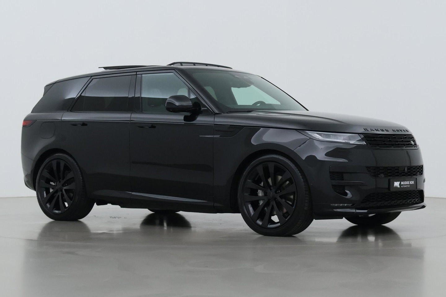 Land Rover Range Rover Sport P460e Dynamic HSE | 23 Inch | Meridian 3D Surround | ClearSight | Koelbox | Trekhaak | Massage+Ventilatie