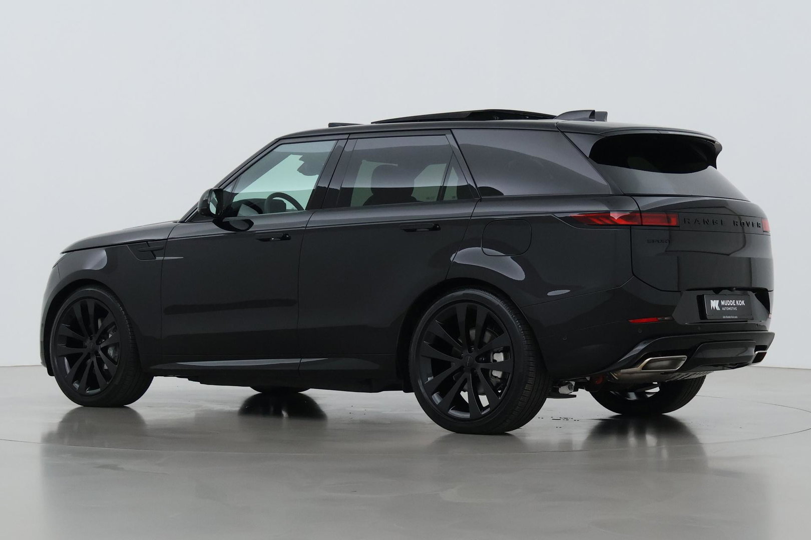 Land Rover Range Rover Sport P460e Dynamic HSE | 23 Inch | Meridian 3D Surround | ClearSight | Koelbox | Trekhaak | Massage+Ventilatie