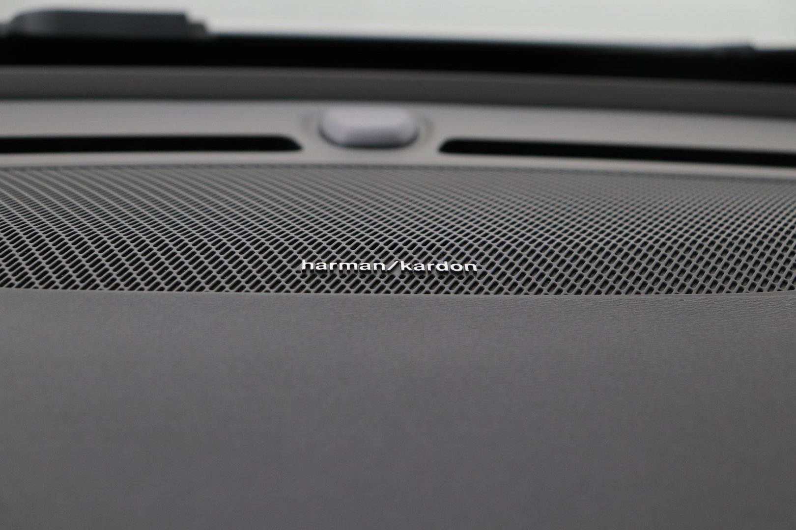 Volvo XC40 2.0 B3 Plus Black Edition | Harman/Kardon | Pilot Assist | Camera | BLIS | Memory | Stoel+Stuurverwarming | Keyless | ACC | 20 Inch