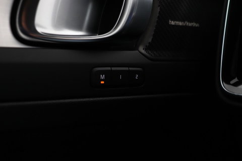 Volvo XC40 2.0 B3 Plus Black Edition | Harman/Kardon | Pilot Assist | Camera | BLIS | Memory | Stoel+Stuurverwarming | Keyless | ACC | 20 Inch