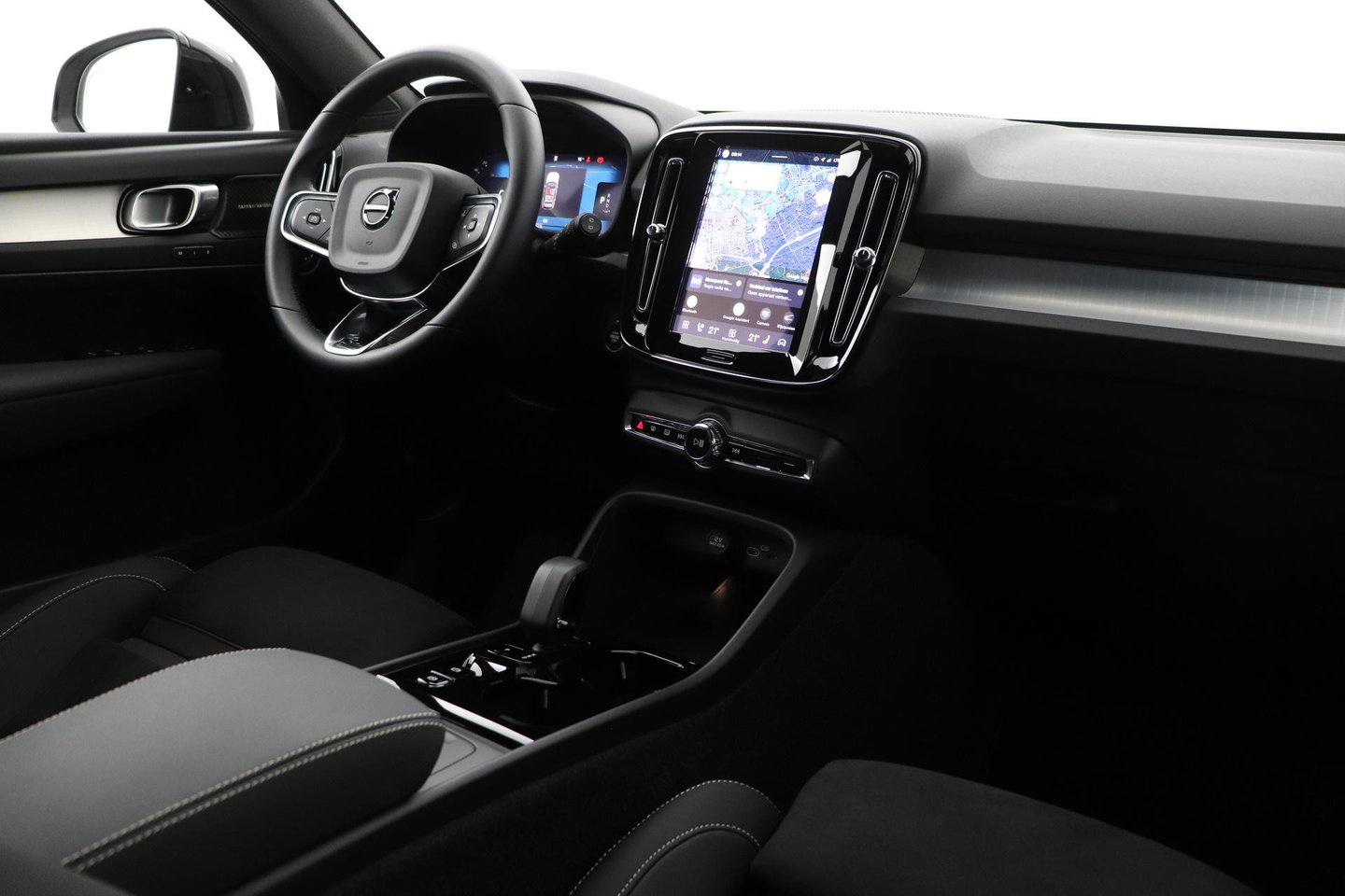 Volvo XC40 2.0 B3 Plus Black Edition | Harman/Kardon | Pilot Assist | Camera | BLIS | Memory | Stoel+Stuurverwarming | Keyless | ACC | 20 Inch