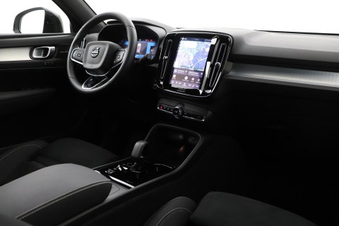 Volvo XC40 2.0 B3 Plus Black Edition | Harman/Kardon | Pilot Assist | Camera | BLIS | Memory | Stoel+Stuurverwarming | Keyless | ACC | 20 Inch