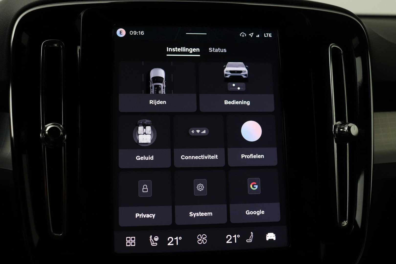 Volvo XC40 2.0 B3 Plus Black Edition | Harman/Kardon | Pilot Assist | Camera | BLIS | Memory | Stoel+Stuurverwarming | Keyless | ACC | 20 Inch