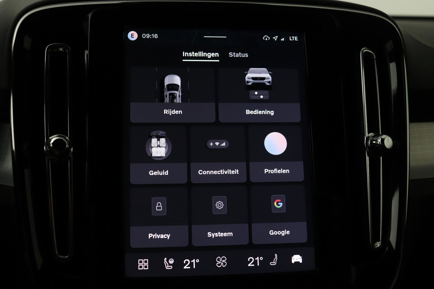 Volvo XC40 2.0 B3 Plus Black Edition | Harman/Kardon | Pilot Assist | Camera | BLIS | Memory | Stoel+Stuurverwarming | Keyless | ACC | 20 Inch