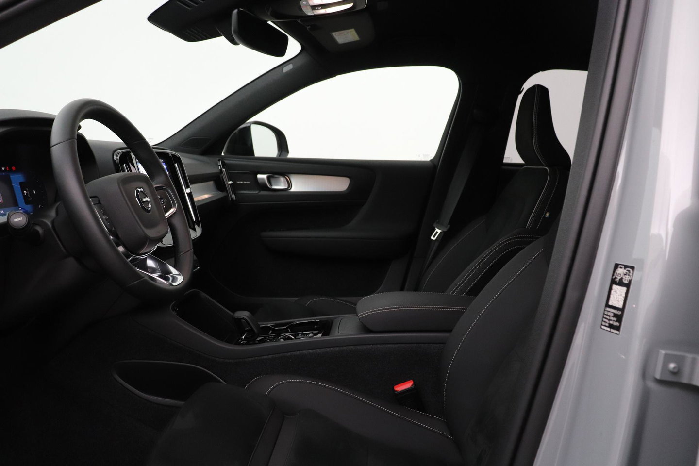 Volvo XC40 2.0 B3 Plus Black Edition | Harman/Kardon | Pilot Assist | Camera | BLIS | Memory | Stoel+Stuurverwarming | Keyless | ACC | 20 Inch