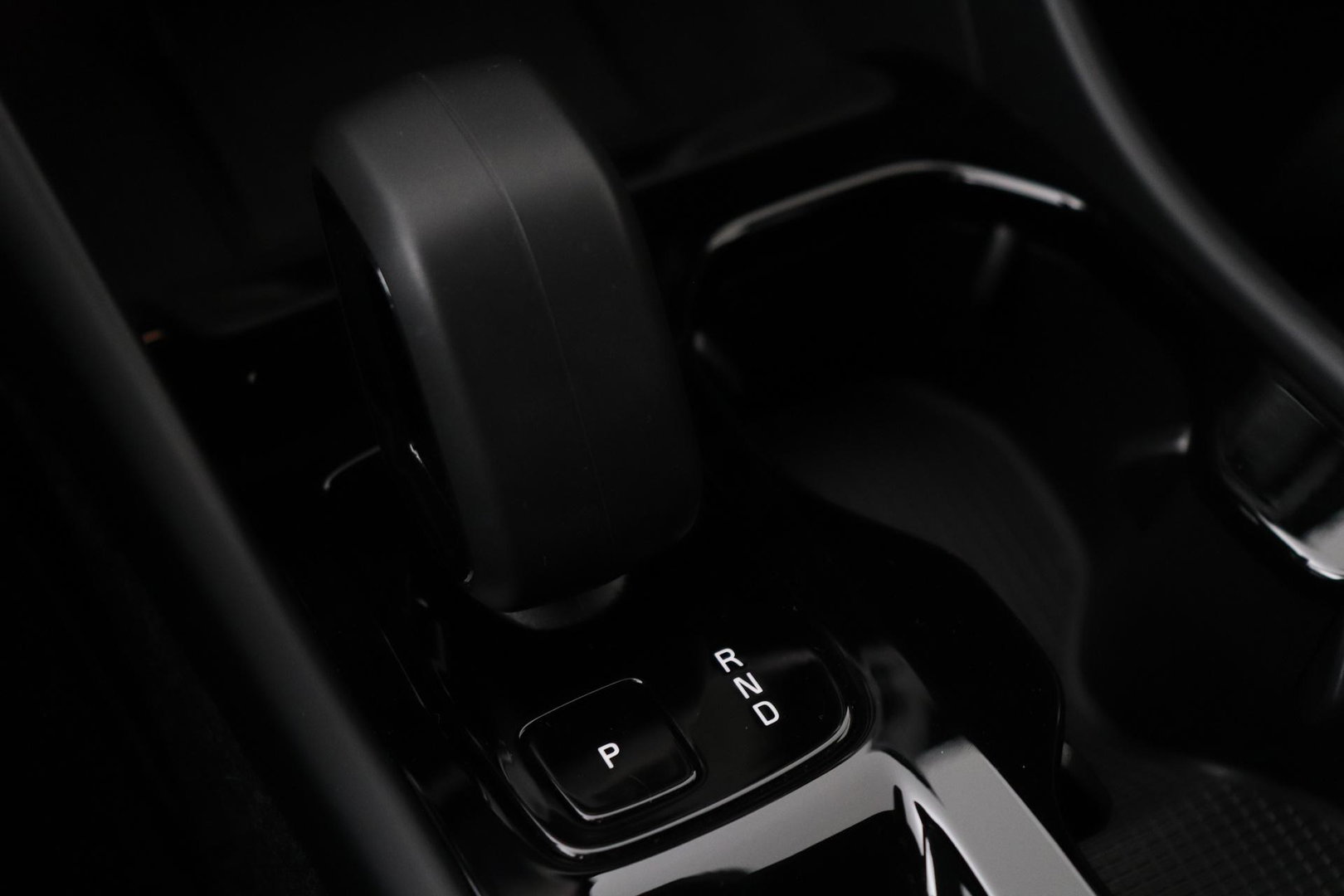 Volvo XC40 2.0 B3 Plus Black Edition | Harman/Kardon | Pilot Assist | Camera | BLIS | Memory | Stoel+Stuurverwarming | Keyless | ACC | 20 Inch