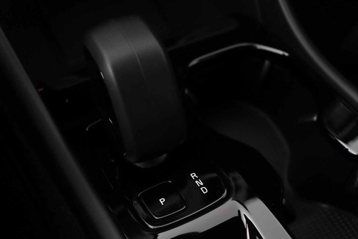 Volvo XC40 2.0 B3 Plus Black Edition | Harman/Kardon | Pilot Assist | Camera | BLIS | Memory | Stoel+Stuurverwarming | Keyless | ACC | 20 Inch