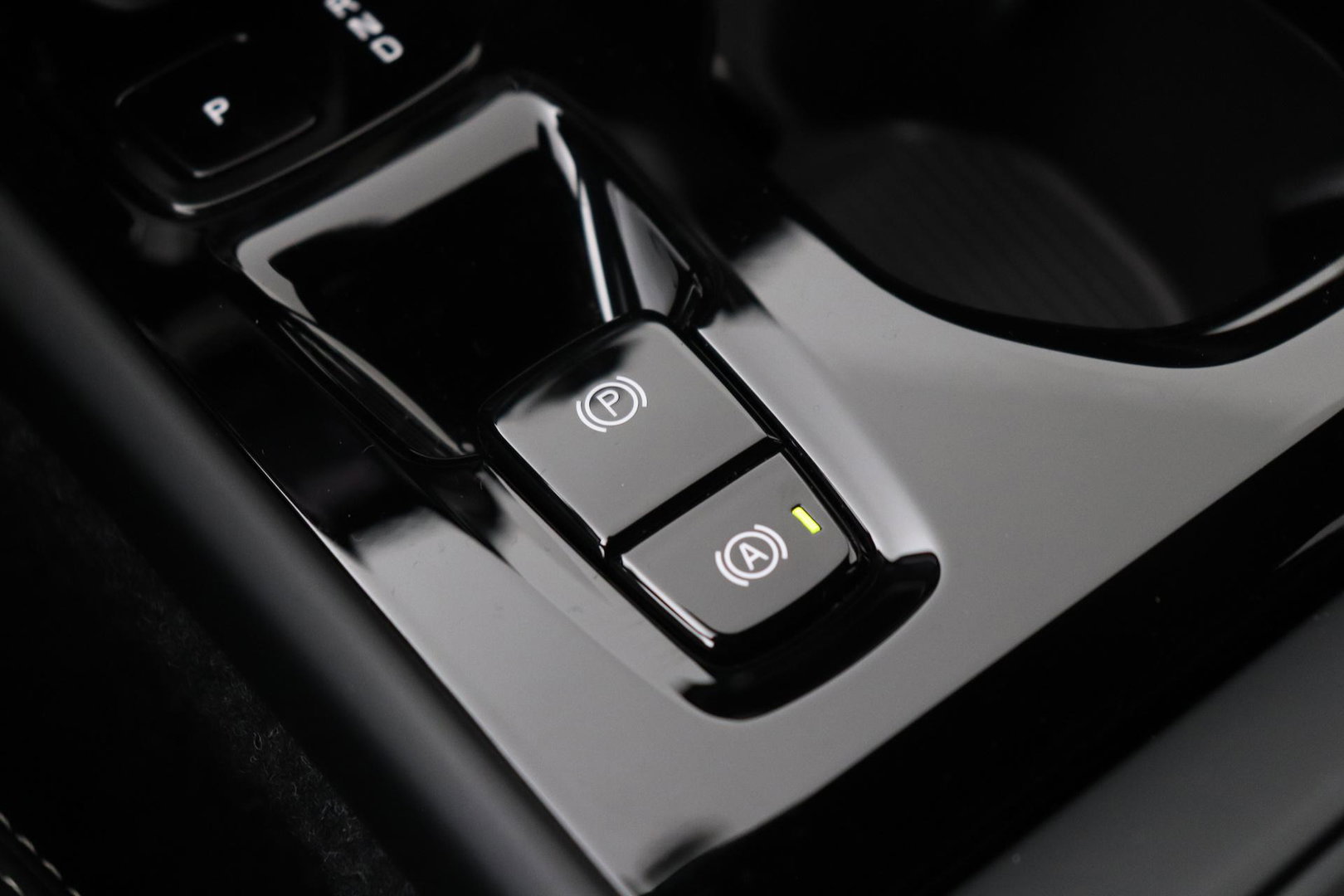 Volvo XC40 2.0 B3 Plus Black Edition | Harman/Kardon | Pilot Assist | Camera | BLIS | Memory | Stoel+Stuurverwarming | Keyless | ACC | 20 Inch