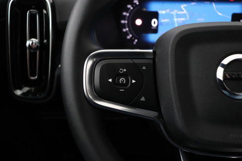 Volvo XC40 2.0 B3 Plus Black Edition | Harman/Kardon | Pilot Assist | Camera | BLIS | Memory | Stoel+Stuurverwarming | Keyless | ACC | 20 Inch