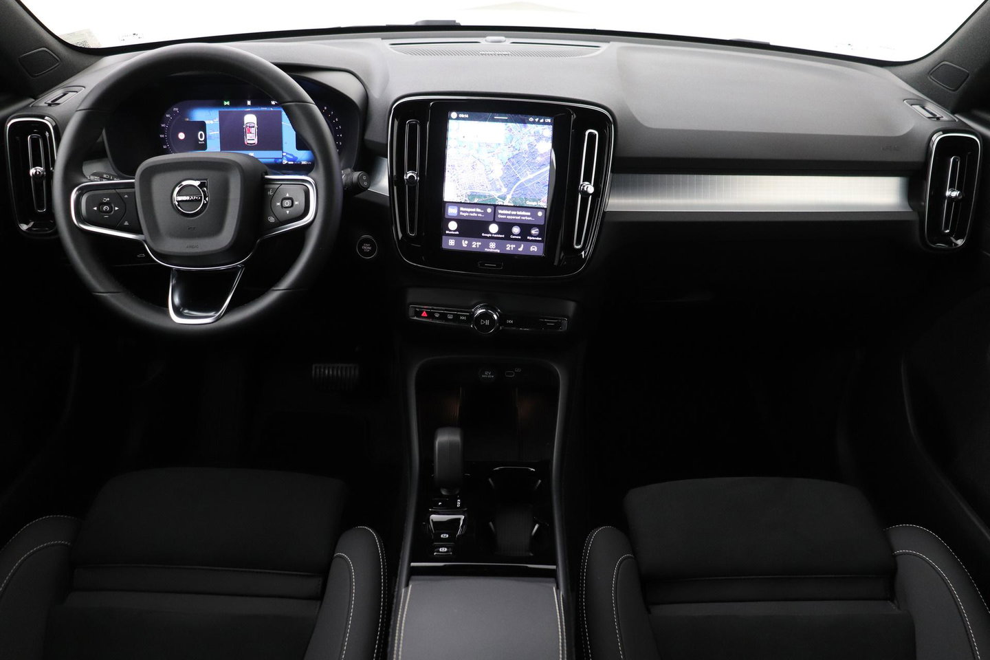 Volvo XC40 2.0 B3 Plus Black Edition | Harman/Kardon | Pilot Assist | Camera | BLIS | Memory | Stoel+Stuurverwarming | Keyless | ACC | 20 Inch