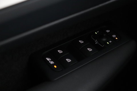 Volvo XC40 2.0 B3 Plus Black Edition | Harman/Kardon | Pilot Assist | Camera | BLIS | Memory | Stoel+Stuurverwarming | Keyless | ACC | 20 Inch