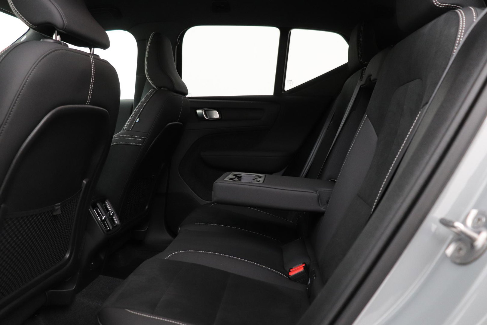 Volvo XC40 2.0 B3 Plus Black Edition | Harman/Kardon | Pilot Assist | Camera | BLIS | Memory | Stoel+Stuurverwarming | Keyless | ACC | 20 Inch
