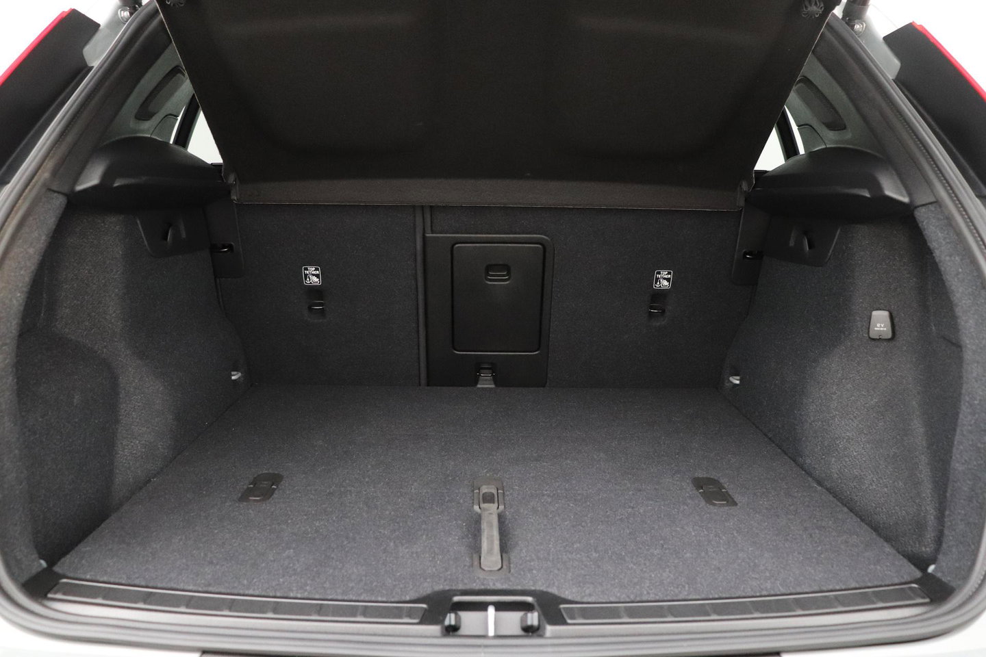 Volvo XC40 2.0 B3 Plus Black Edition | Harman/Kardon | Pilot Assist | Camera | BLIS | Memory | Stoel+Stuurverwarming | Keyless | ACC | 20 Inch