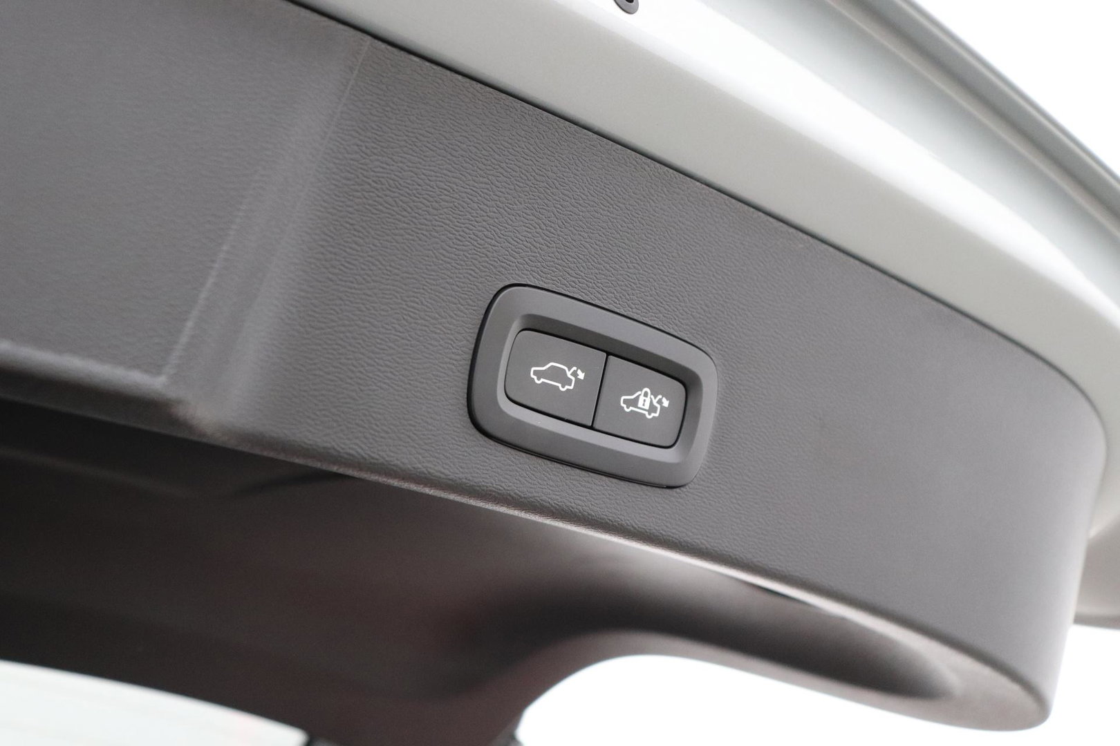Volvo XC40 2.0 B3 Plus Black Edition | Harman/Kardon | Pilot Assist | Camera | BLIS | Memory | Stoel+Stuurverwarming | Keyless | ACC | 20 Inch