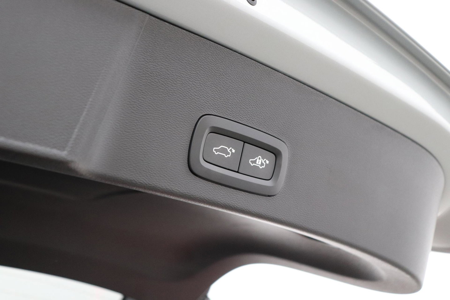 Volvo XC40 2.0 B3 Plus Black Edition | Harman/Kardon | Pilot Assist | Camera | BLIS | Memory | Stoel+Stuurverwarming | Keyless | ACC | 20 Inch