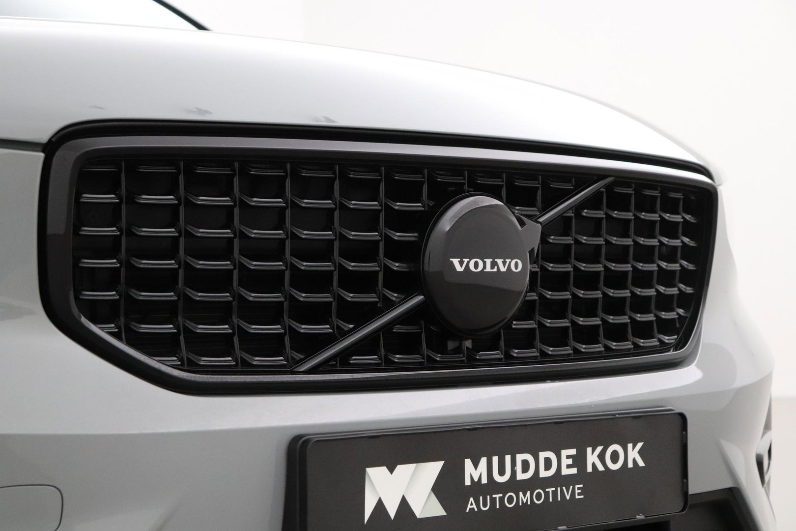 Volvo XC40 2.0 B3 Plus Black Edition | Harman/Kardon | Pilot Assist | Camera | BLIS | Memory | Stoel+Stuurverwarming | Keyless | ACC | 20 Inch