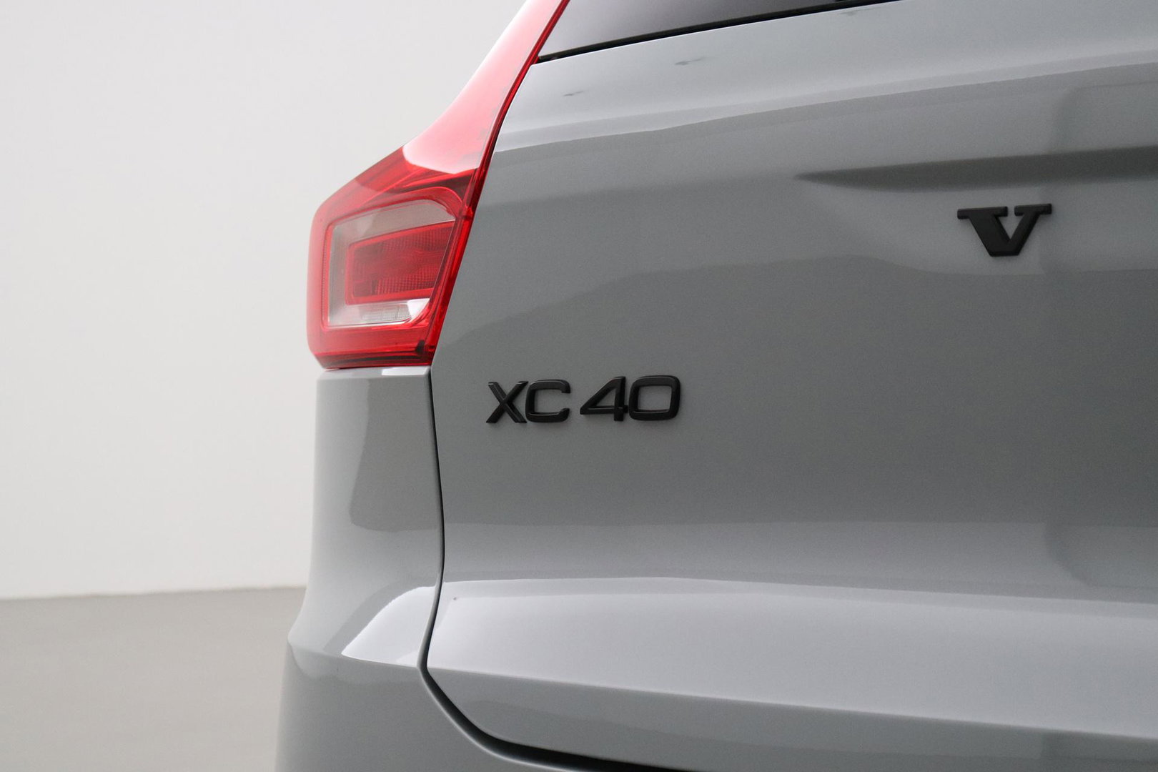 Volvo XC40 2.0 B3 Plus Black Edition | Harman/Kardon | Pilot Assist | Camera | BLIS | Memory | Stoel+Stuurverwarming | Keyless | ACC | 20 Inch