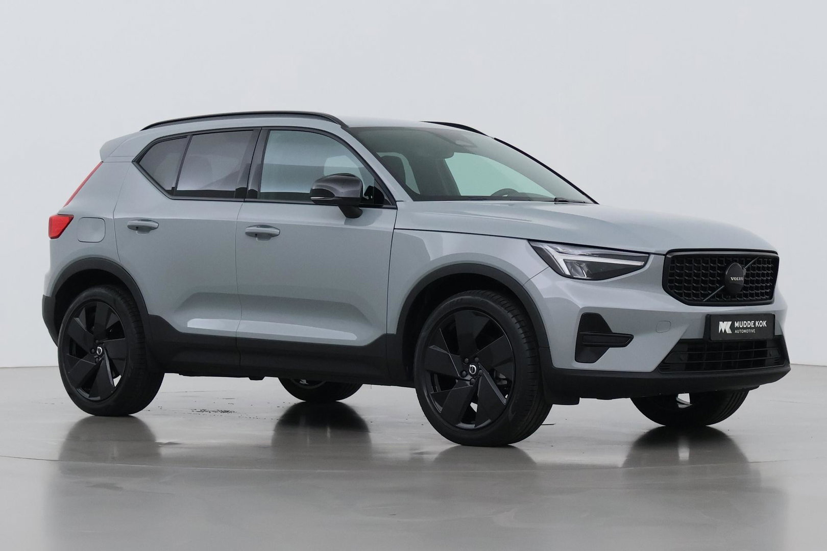 Volvo XC40 2.0 B3 Plus Black Edition | Harman/Kardon | Pilot Assist | Camera | BLIS | Memory | Stoel+Stuurverwarming | Keyless | ACC | 20 Inch