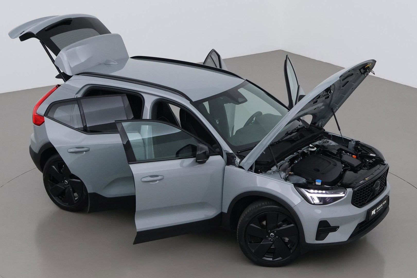 Volvo XC40 2.0 B3 Plus Black Edition | Harman/Kardon | Pilot Assist | Camera | BLIS | Memory | Stoel+Stuurverwarming | Keyless | ACC | 20 Inch