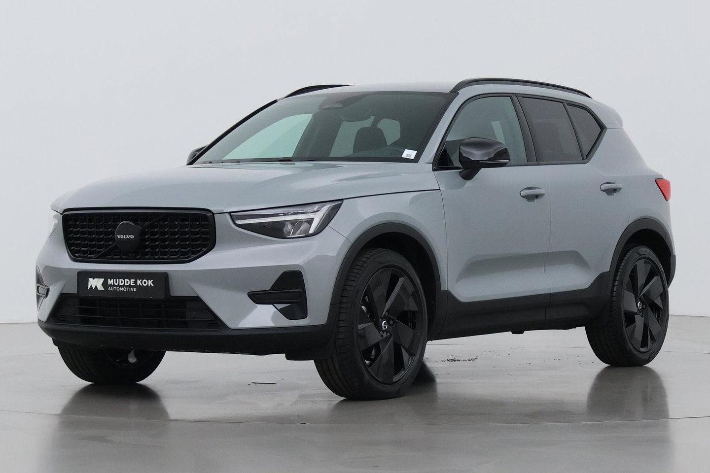Volvo XC40 2.0 B3 Plus Black Edition | Harman/Kardon | Pilot Assist | Camera | BLIS | Memory | Stoel+Stuurverwarming | Keyless | ACC | 20 Inch