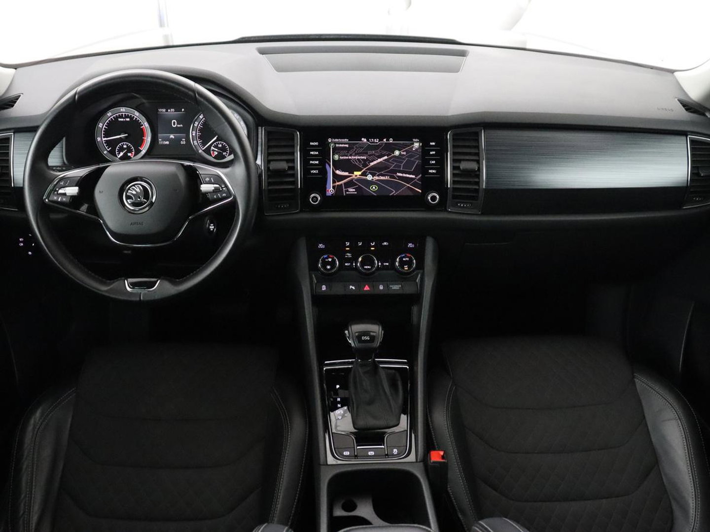 Škoda Kodiaq 1.5 TSI Business Edition | Leder/alcantara | Cruise control | Trekhaak | Carplay | Camera | Park assist | Sfeerverlichting | Climate control | Full LED
