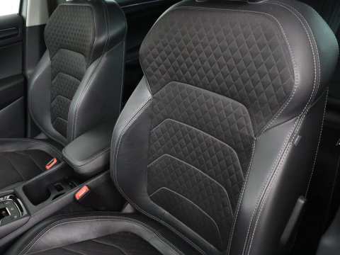 Škoda Kodiaq 1.5 TSI Business Edition | Leder/alcantara | Cruise control | Trekhaak | Carplay | Camera | Park assist | Sfeerverlichting | Climate control | Full LED