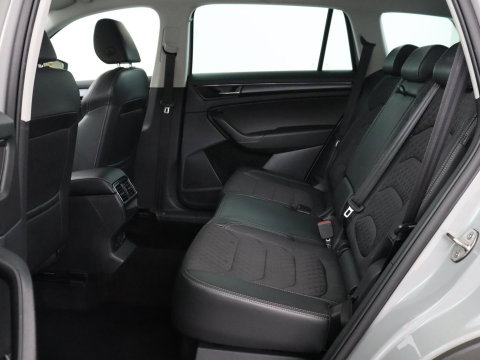Škoda Kodiaq 1.5 TSI Business Edition | Leder/alcantara | Cruise control | Trekhaak | Carplay | Camera | Park assist | Sfeerverlichting | Climate control | Full LED