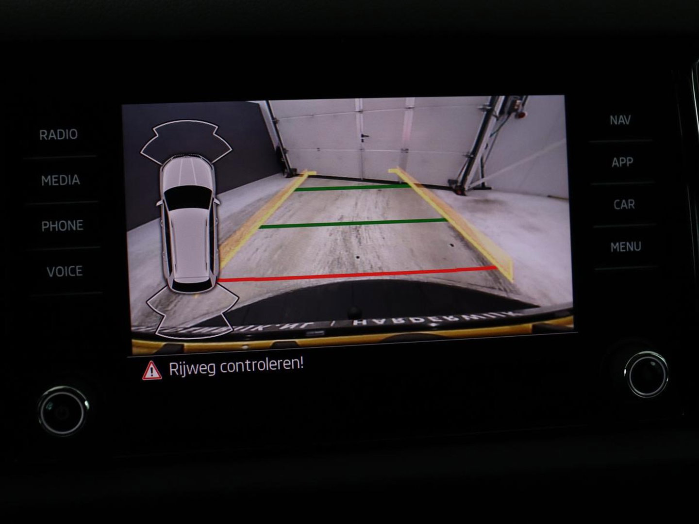 Škoda Kodiaq 1.5 TSI Business Edition | Leder/alcantara | Cruise control | Trekhaak | Carplay | Camera | Park assist | Sfeerverlichting | Climate control | Full LED