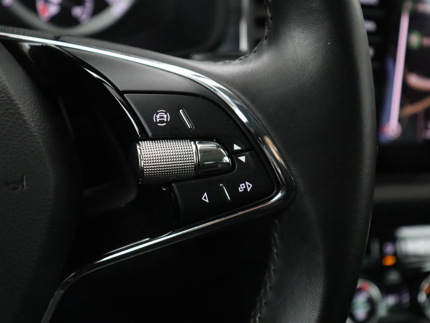 Škoda Kodiaq 1.5 TSI Business Edition | Leder/alcantara | Cruise control | Trekhaak | Carplay | Camera | Park assist | Sfeerverlichting | Climate control | Full LED