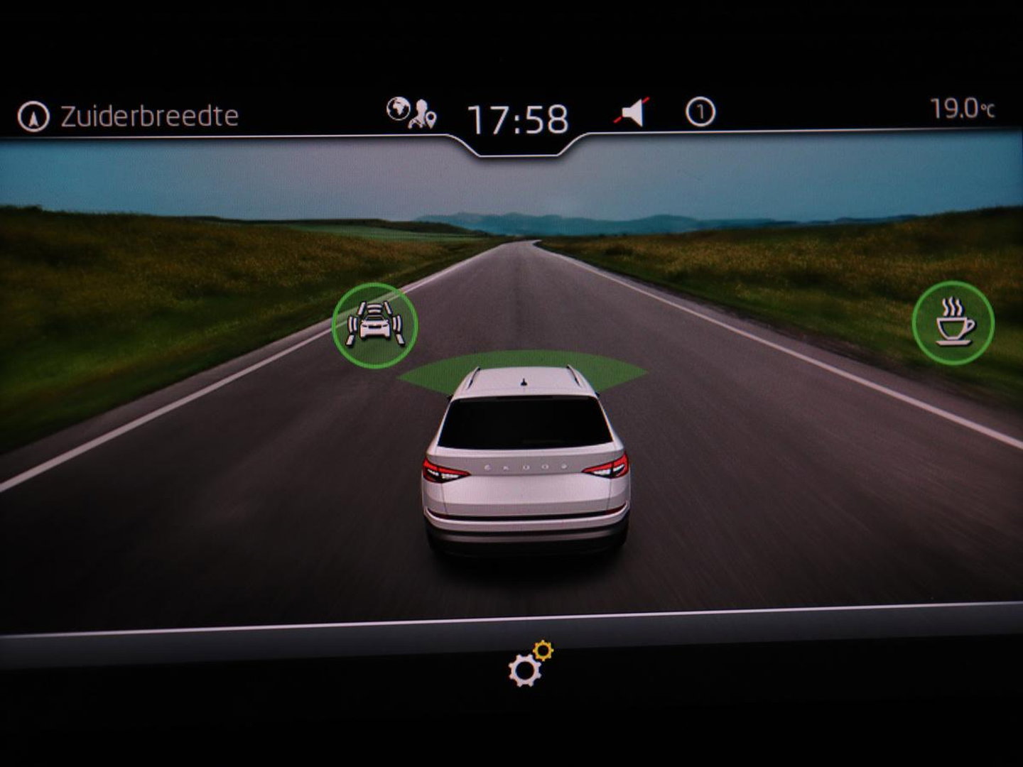 Škoda Kodiaq 1.5 TSI Business Edition | Leder/alcantara | Cruise control | Trekhaak | Carplay | Camera | Park assist | Sfeerverlichting | Climate control | Full LED