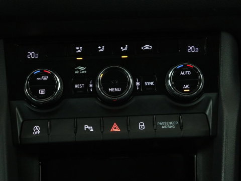 Škoda Kodiaq 1.5 TSI Business Edition | Leder/alcantara | Cruise control | Trekhaak | Carplay | Camera | Park assist | Sfeerverlichting | Climate control | Full LED