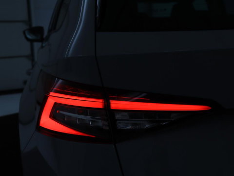 Škoda Kodiaq 1.5 TSI Business Edition | Leder/alcantara | Cruise control | Trekhaak | Carplay | Camera | Park assist | Sfeerverlichting | Climate control | Full LED