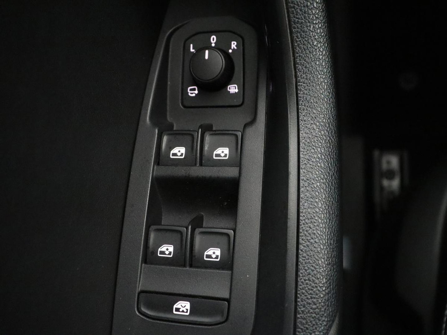 Škoda Kodiaq 1.5 TSI Business Edition | Leder/alcantara | Cruise control | Trekhaak | Carplay | Camera | Park assist | Sfeerverlichting | Climate control | Full LED