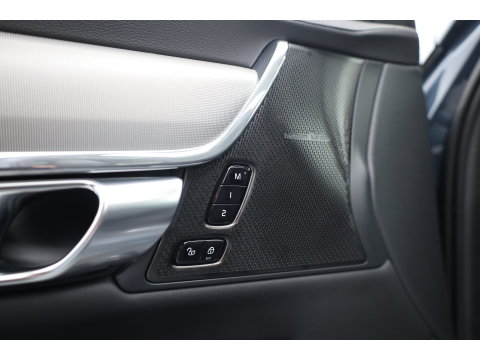 Volvo V90 2.0 T8 Plug-in hybrid AWD Plus Dark Long range | Pano-dak | Trekhaak | H&K Audio | Camera |