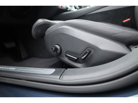 Volvo V90 2.0 T8 Plug-in hybrid AWD Plus Dark Long range | Pano-dak | Trekhaak | H&K Audio | Camera |