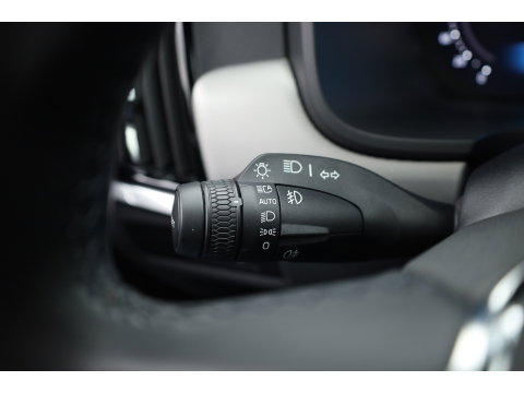 Volvo V90 2.0 T8 Plug-in hybrid AWD Plus Dark Long range | Pano-dak | Trekhaak | H&K Audio | Camera |