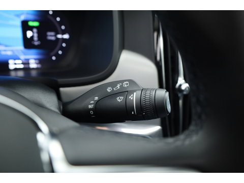 Volvo V90 2.0 T8 Plug-in hybrid AWD Plus Dark Long range | Pano-dak | Trekhaak | H&K Audio | Camera |