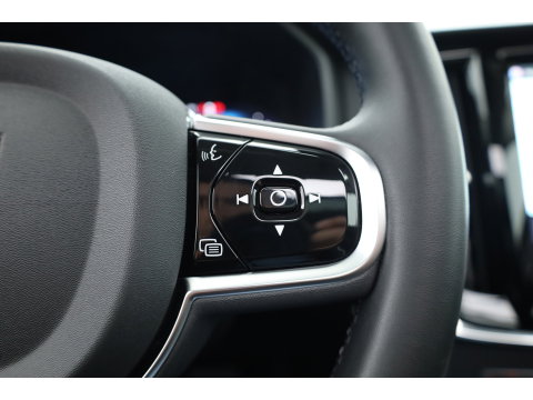 Volvo V90 2.0 T8 Plug-in hybrid AWD Plus Dark Long range | Pano-dak | Trekhaak | H&K Audio | Camera |