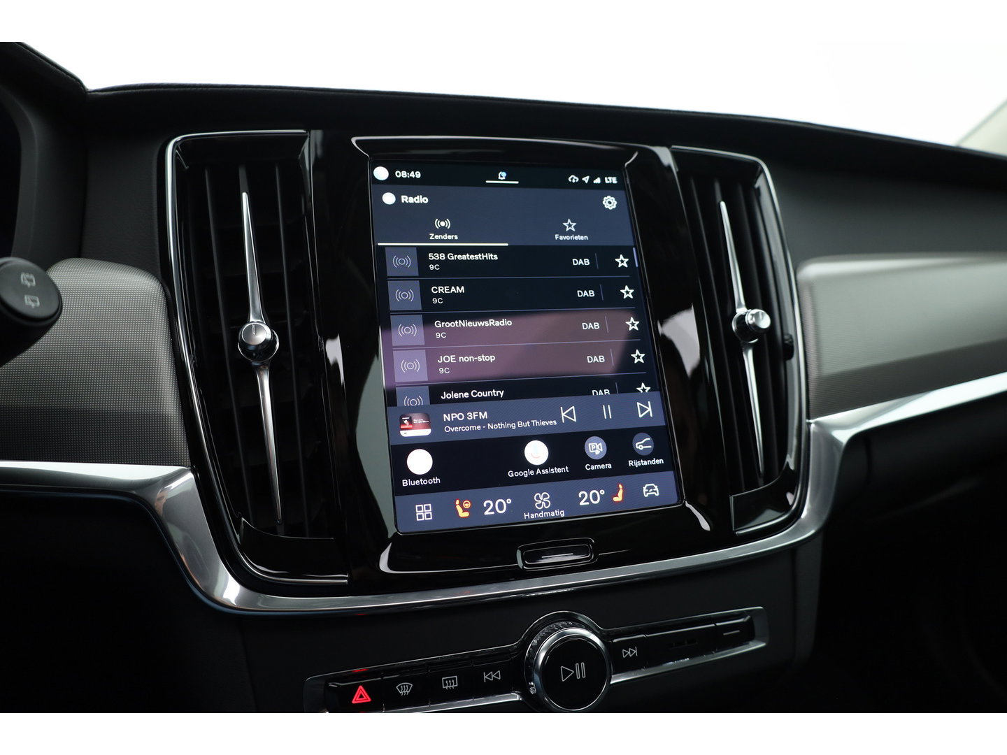 Volvo V90 2.0 T8 Plug-in hybrid AWD Plus Dark Long range | Pano-dak | Trekhaak | H&K Audio | Camera |