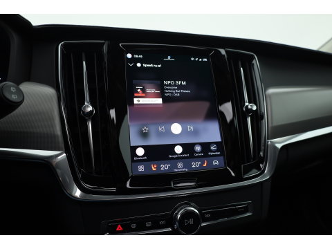 Volvo V90 2.0 T8 Plug-in hybrid AWD Plus Dark Long range | Pano-dak | Trekhaak | H&K Audio | Camera |