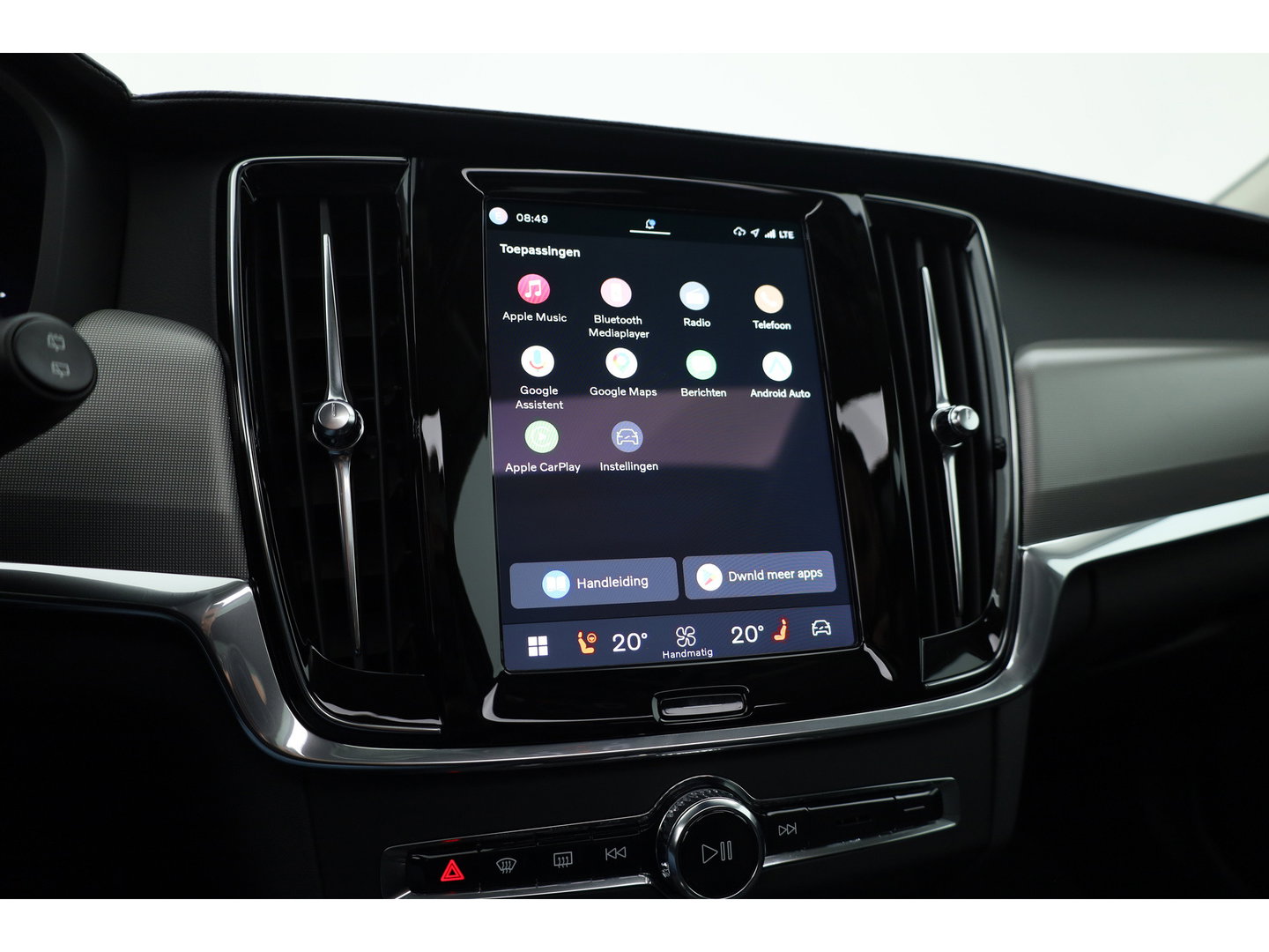 Volvo V90 2.0 T8 Plug-in hybrid AWD Plus Dark Long range | Pano-dak | Trekhaak | H&K Audio | Camera |